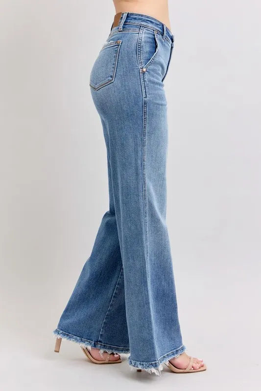 Judy Blue plus-size raw hem wide leg jeans in medium blue – MYN2O