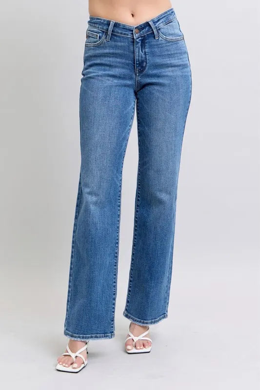 Judy Blue plus-size high waist V-front vintage wash straight jeans – timeless relaxed fit – MYN2O